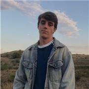 Estudiante de tercer año de historia además de buen nivel de inglés y otras asignaturas.